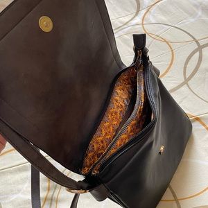 Gorgeous bag in perfect condition! Has every pocket you need!